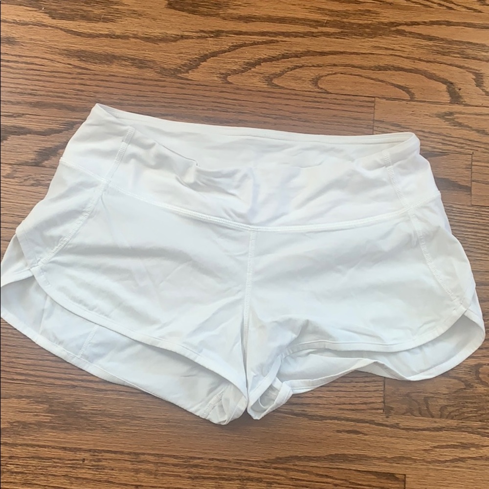 Used White Size 6 Lululemon 2.5” Speed Up Shorts